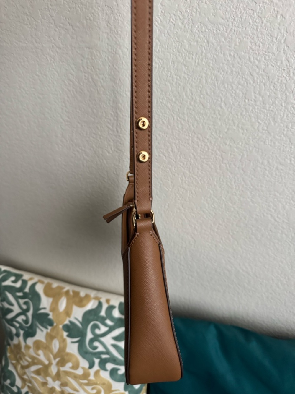 Tory Burch Brown Crescent Shoulder Bag with Gold Logo - Picture 2 of 7